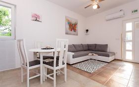 Lara - Apartment Near The Beach