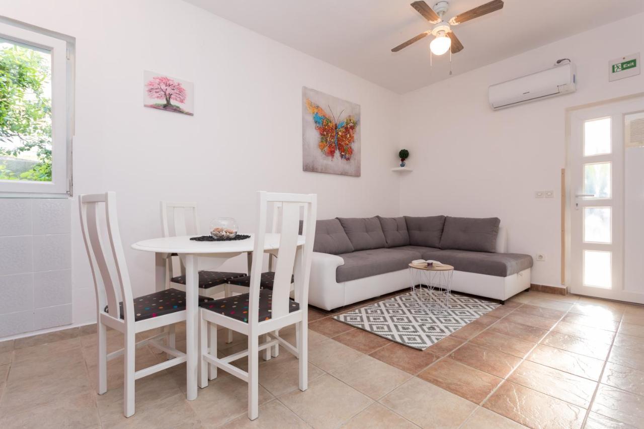 Lara - Apartment Near The Beach Vrbnik Exterior foto